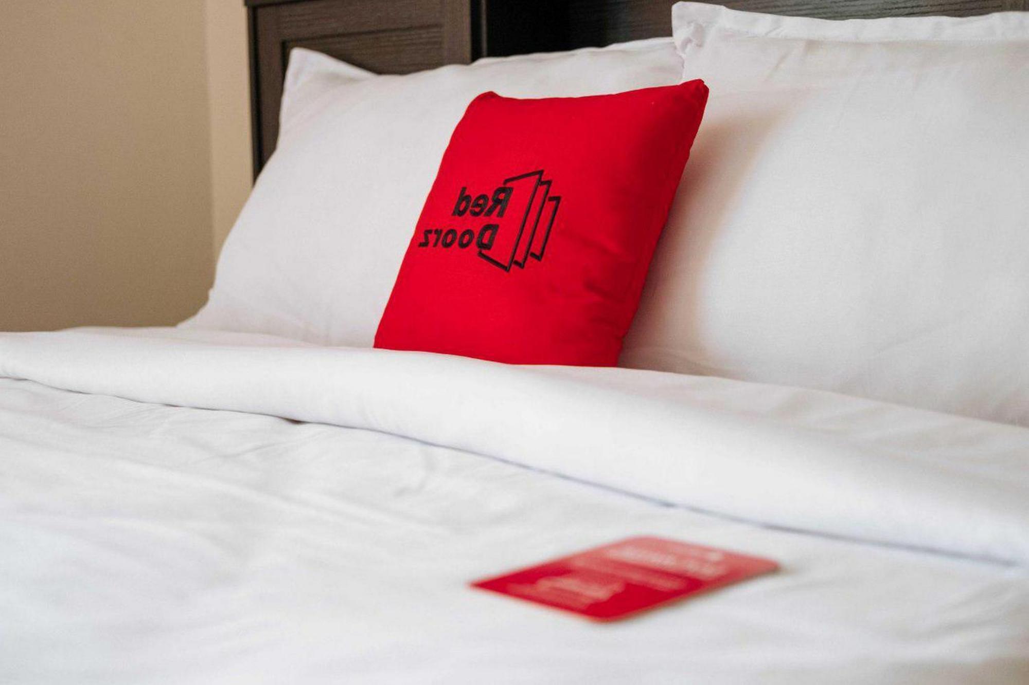 Reddoorz @ Jalan Brigjend Katamso Medan 2 Hotel Exterior photo